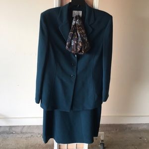 Women’s Suit.